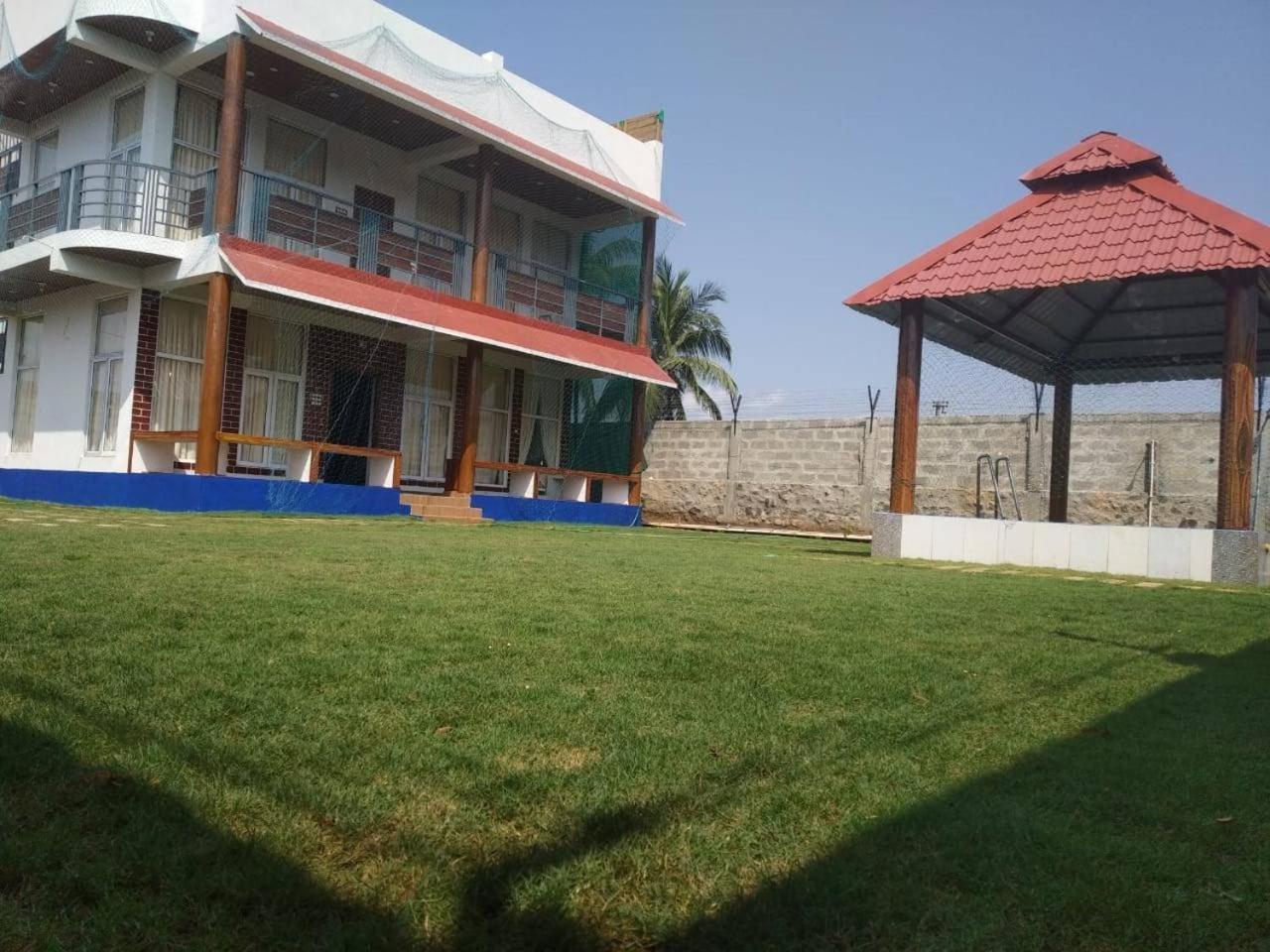 Waves Beach House Pondicherry Exterior photo